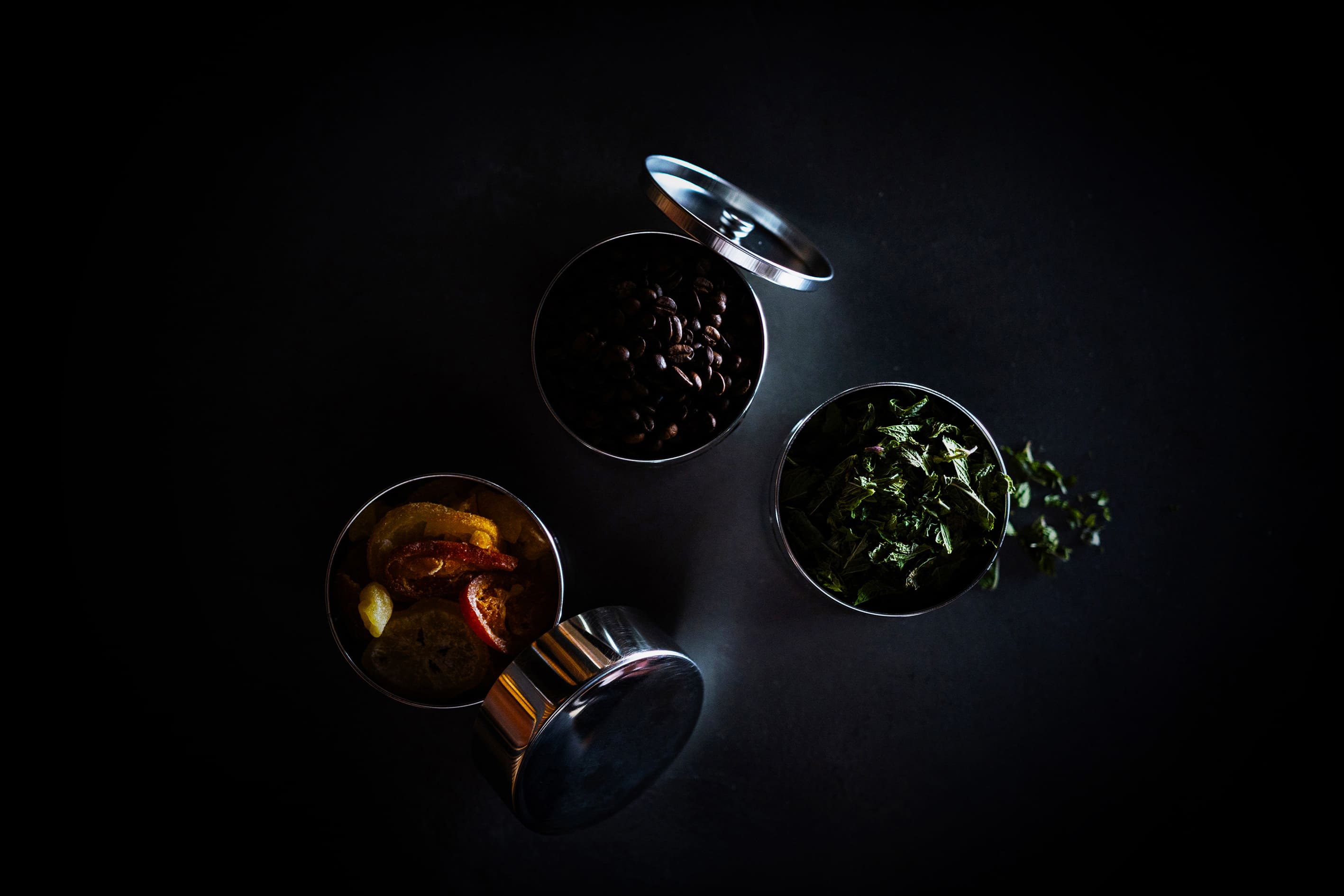 缶